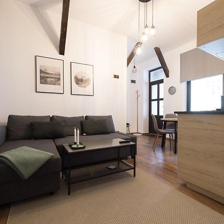 Lovely Brasov Flat With Patio And Mountain Views Luaran gambar