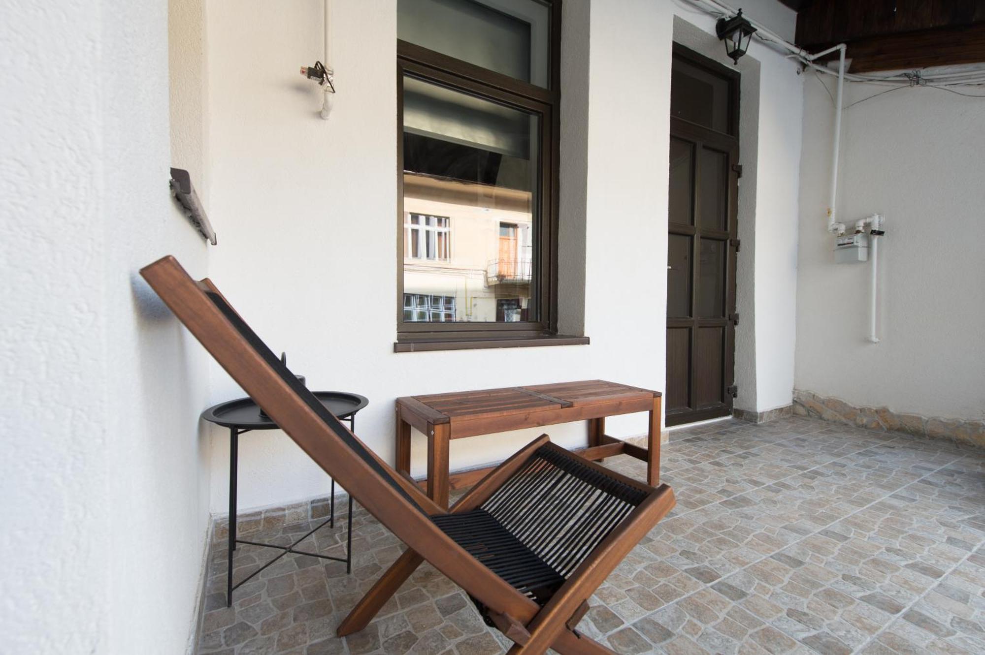 Lovely Brasov Flat With Patio And Mountain Views Luaran gambar