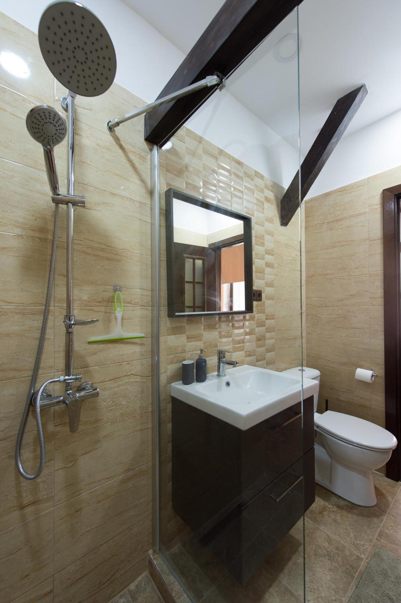 Lovely Brasov Flat With Patio And Mountain Views Luaran gambar