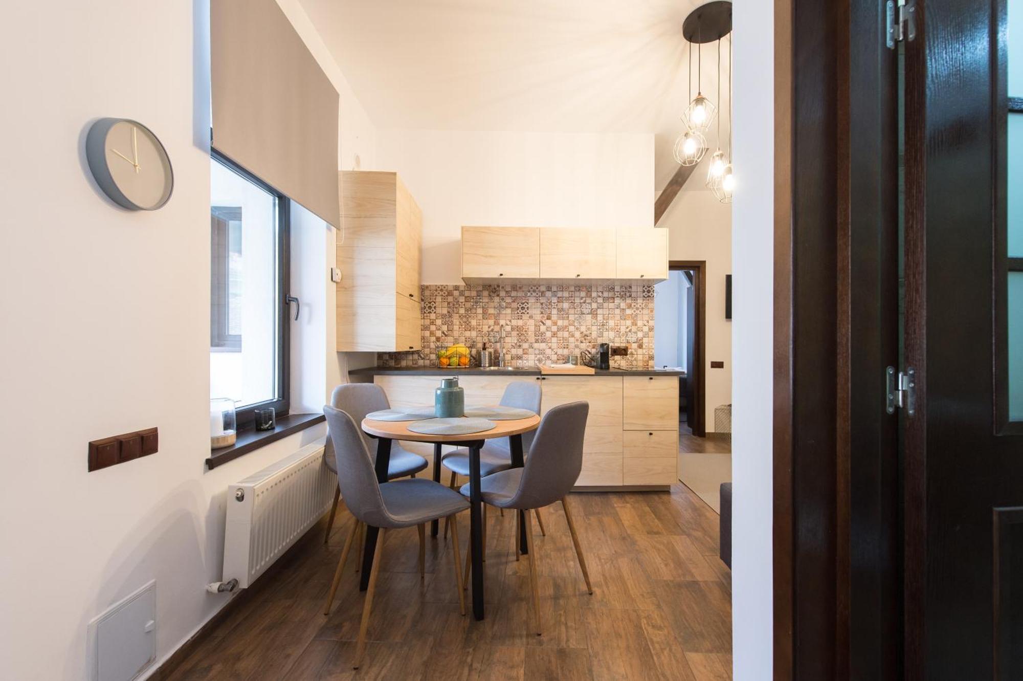 Lovely Brasov Flat With Patio And Mountain Views Luaran gambar