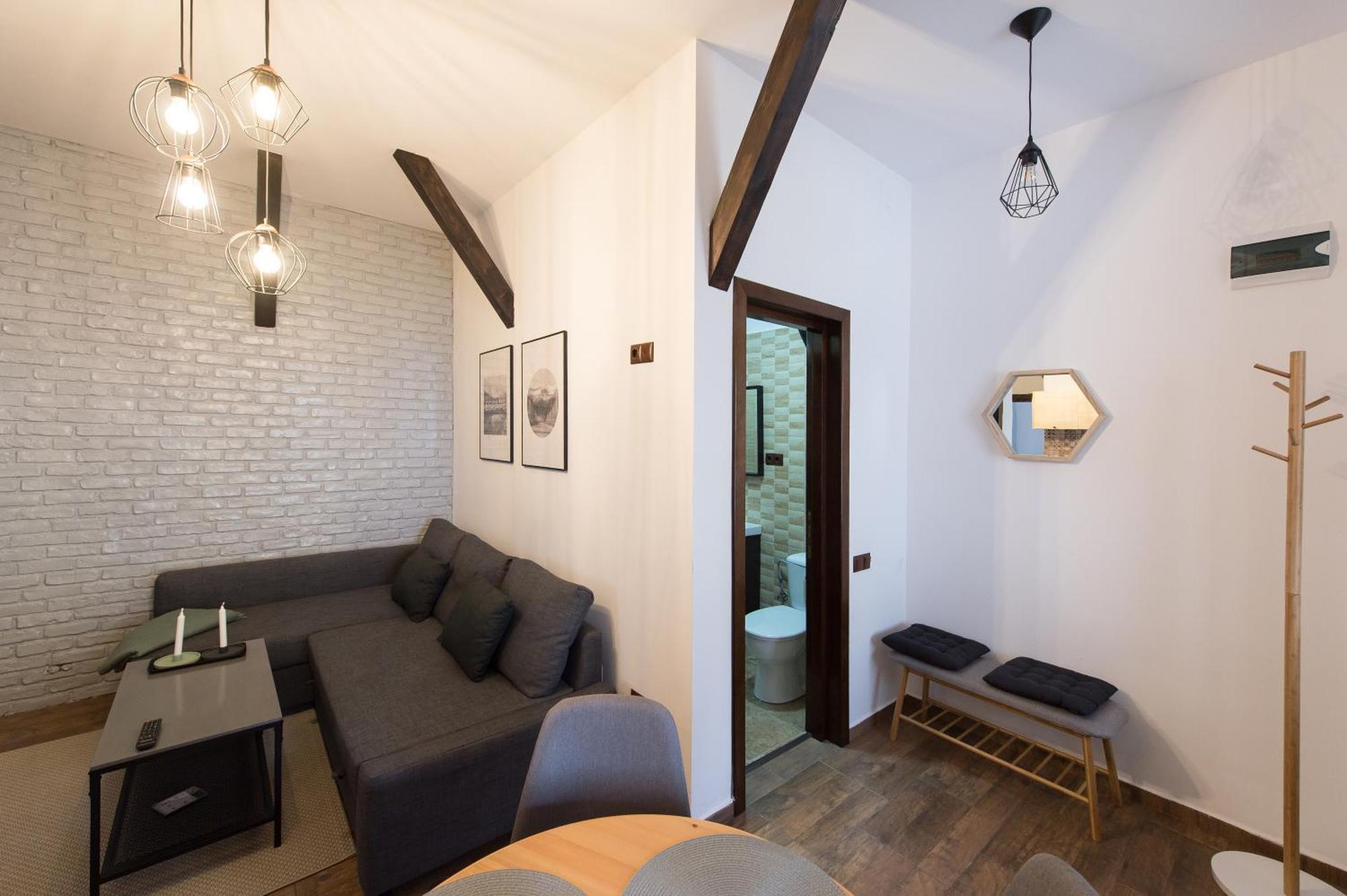 Lovely Brasov Flat With Patio And Mountain Views Luaran gambar