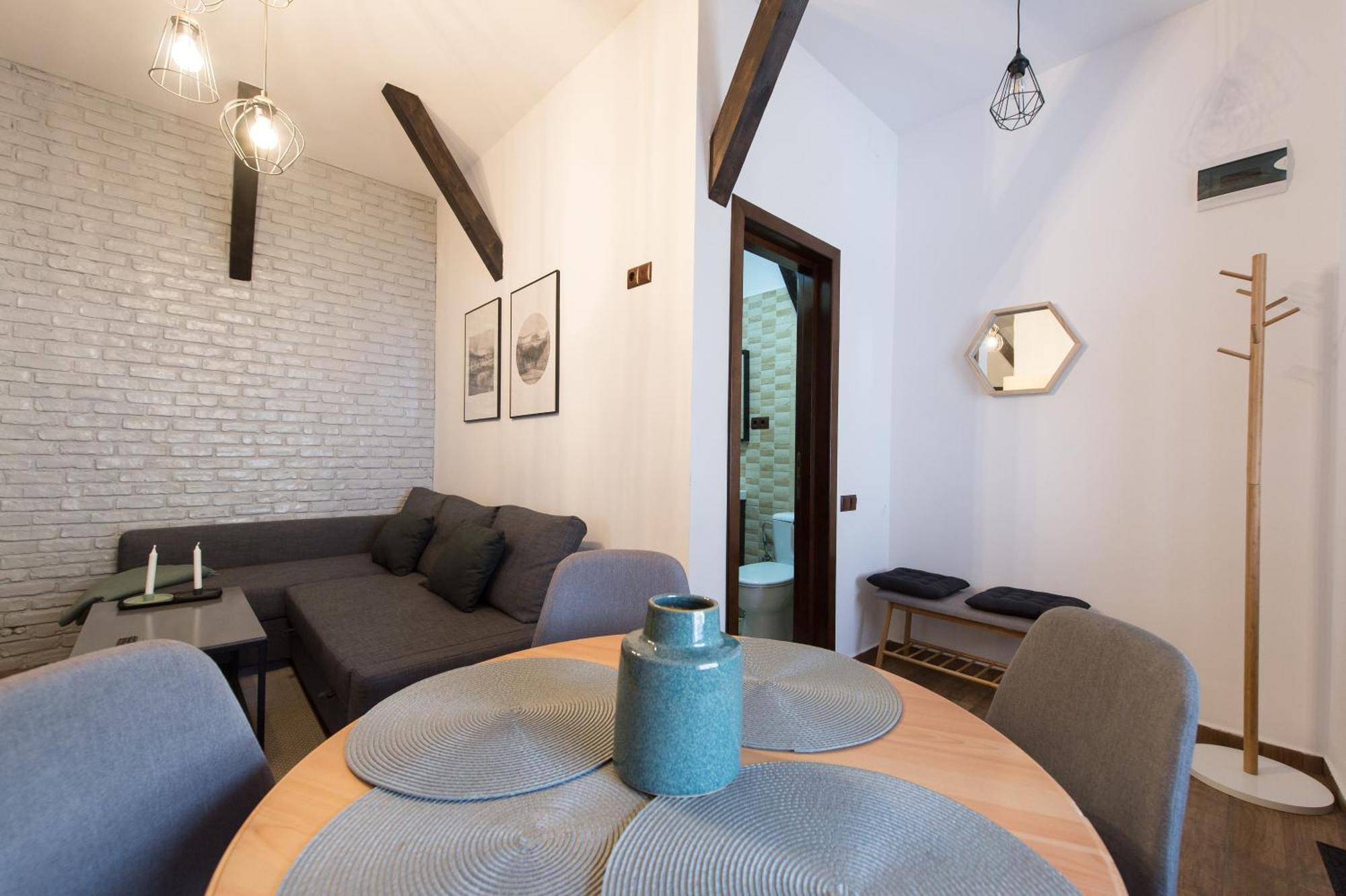 Lovely Brasov Flat With Patio And Mountain Views Luaran gambar