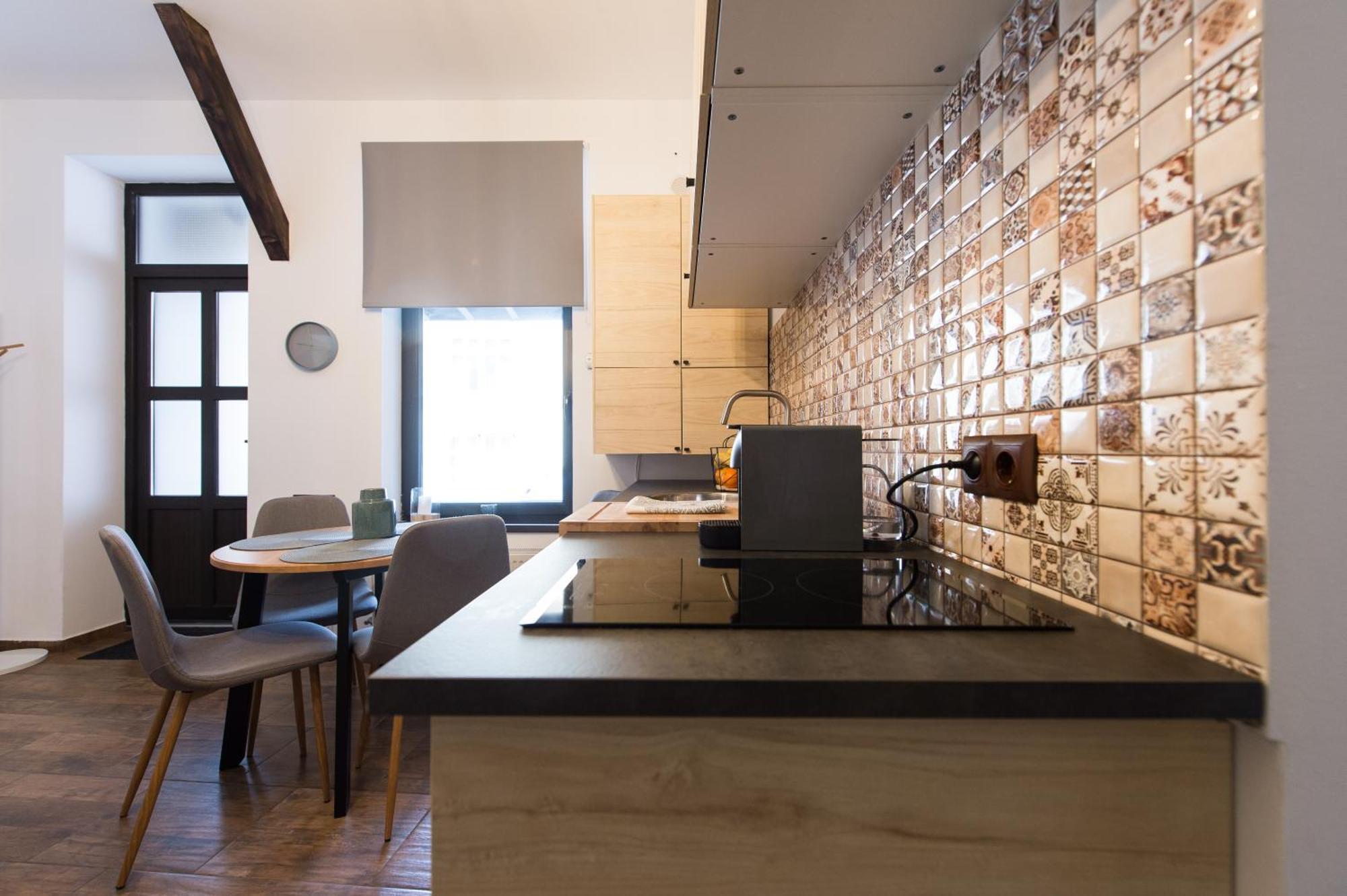 Lovely Brasov Flat With Patio And Mountain Views Luaran gambar