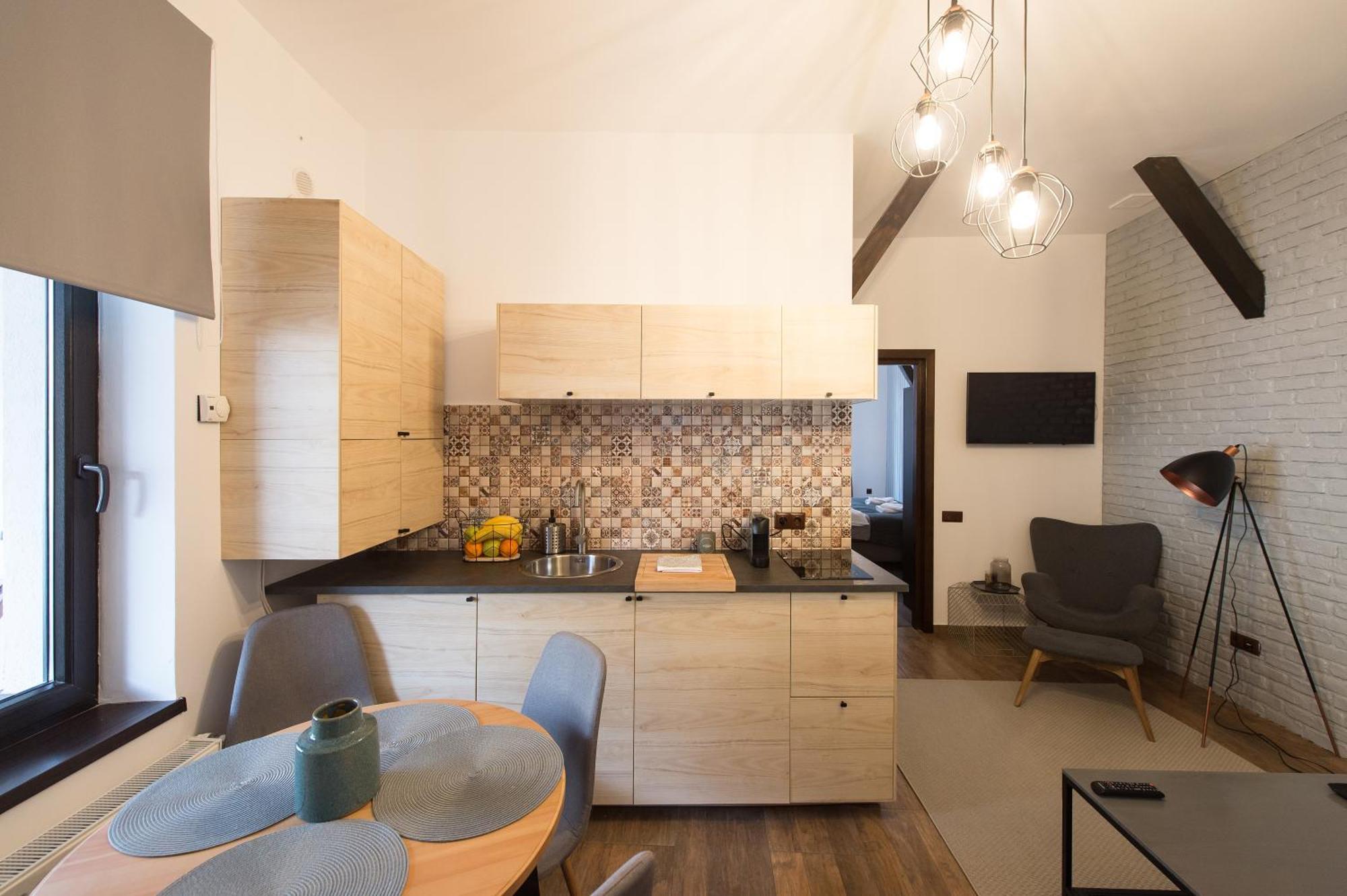 Lovely Brasov Flat With Patio And Mountain Views Luaran gambar