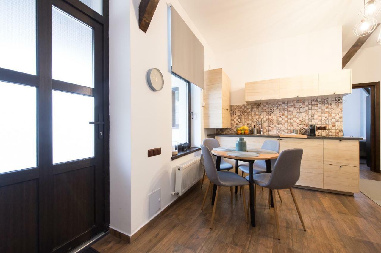 Lovely Brasov Flat With Patio And Mountain Views Luaran gambar